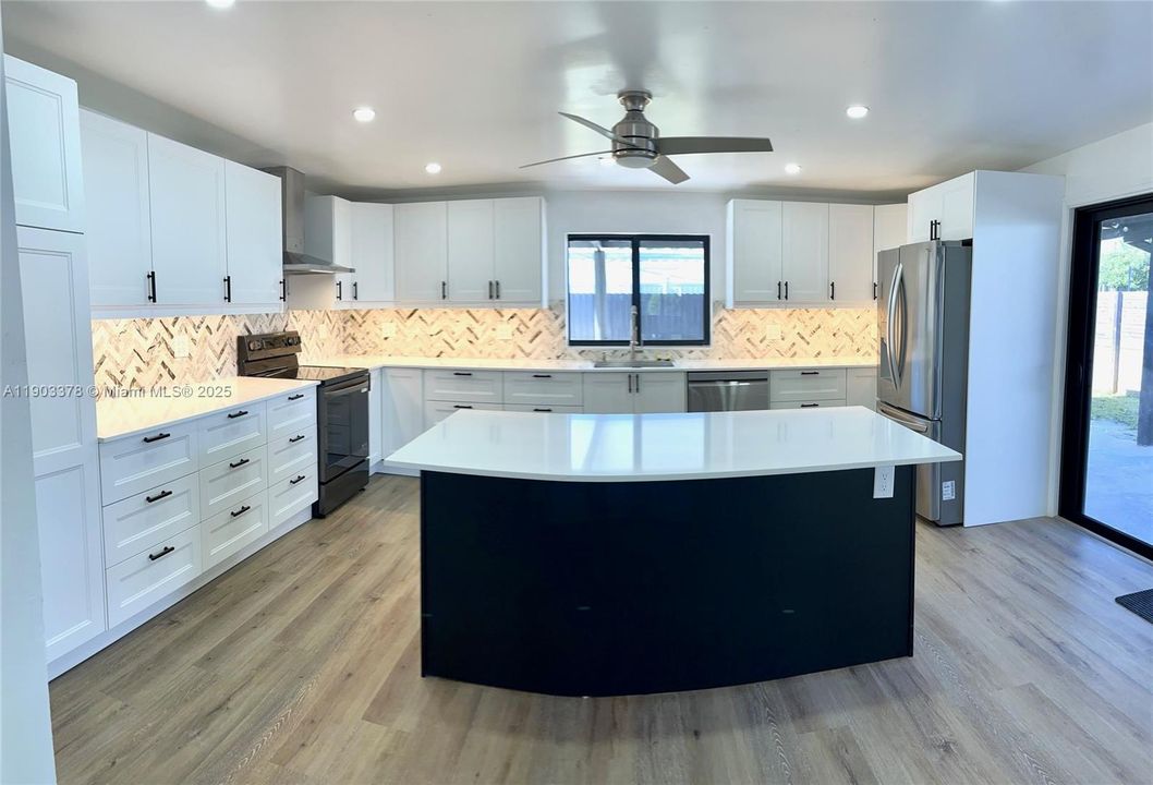 For Rent: $4,475 (4 beds, 2 baths, 1590 Square Feet)