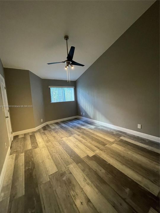 Active With Contract: $1,895 (1 beds, 1 baths, 872 Square Feet)