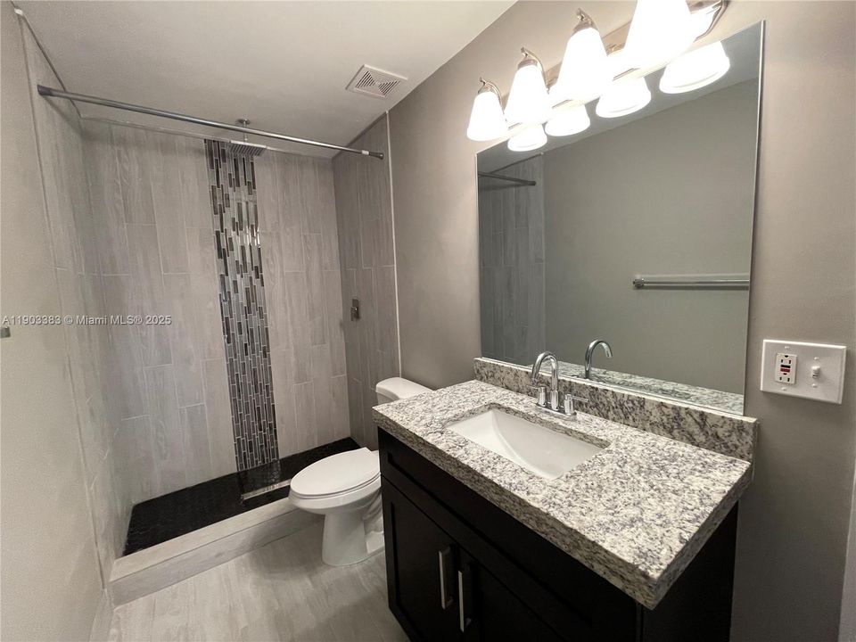 Active With Contract: $1,895 (1 beds, 1 baths, 872 Square Feet)