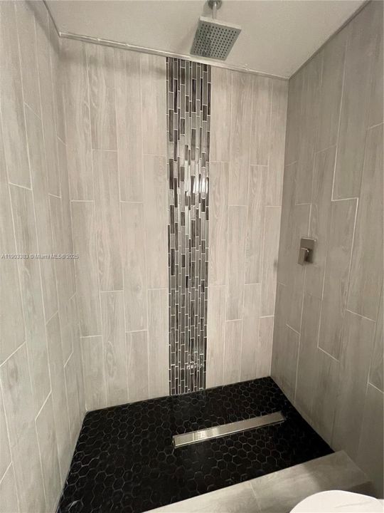 Active With Contract: $1,895 (1 beds, 1 baths, 872 Square Feet)