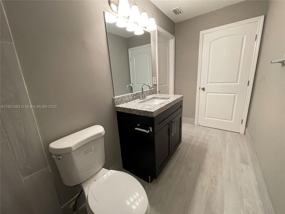 Active With Contract: $1,895 (1 beds, 1 baths, 872 Square Feet)