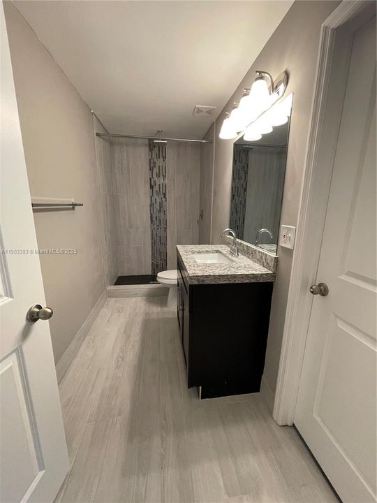 Active With Contract: $1,895 (1 beds, 1 baths, 872 Square Feet)