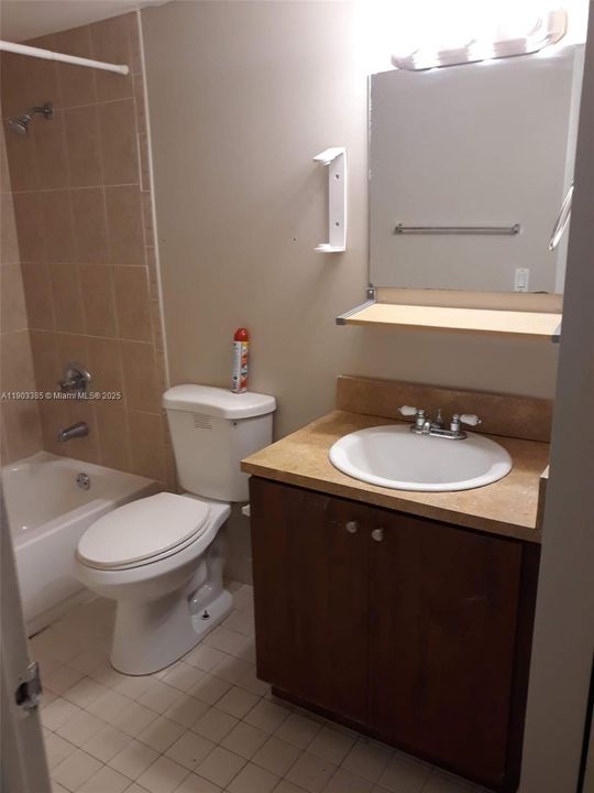 Recently Rented: $1,850 (2 beds, 1 baths, 784 Square Feet)