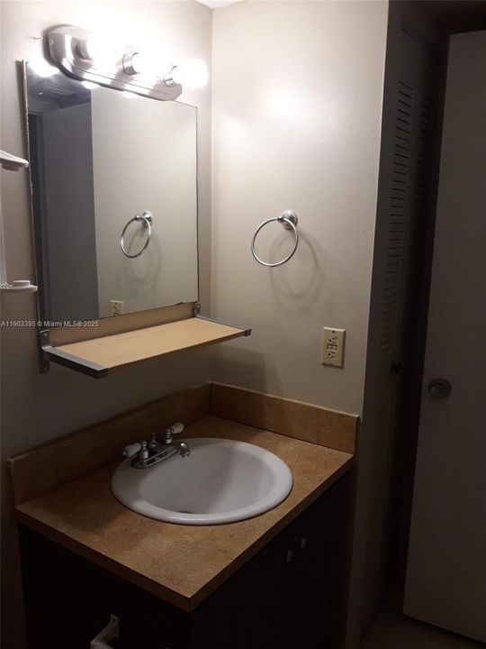 Recently Rented: $1,850 (2 beds, 1 baths, 784 Square Feet)