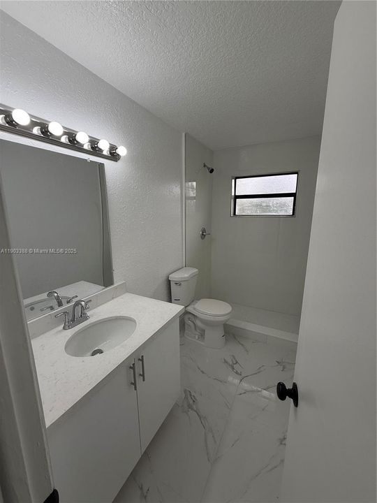 合同活跃: $3,200 (4 贝兹, 2 浴室, 1440 平方英尺)