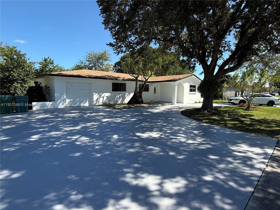 合同活跃: $3,200 (4 贝兹, 2 浴室, 1440 平方英尺)