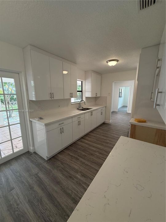 合同活跃: $3,200 (4 贝兹, 2 浴室, 1440 平方英尺)