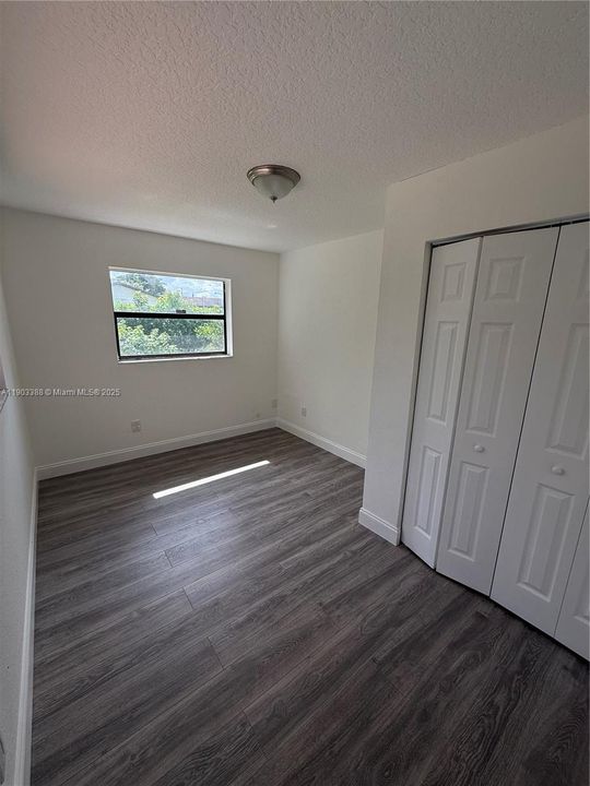 合同活跃: $3,200 (4 贝兹, 2 浴室, 1440 平方英尺)