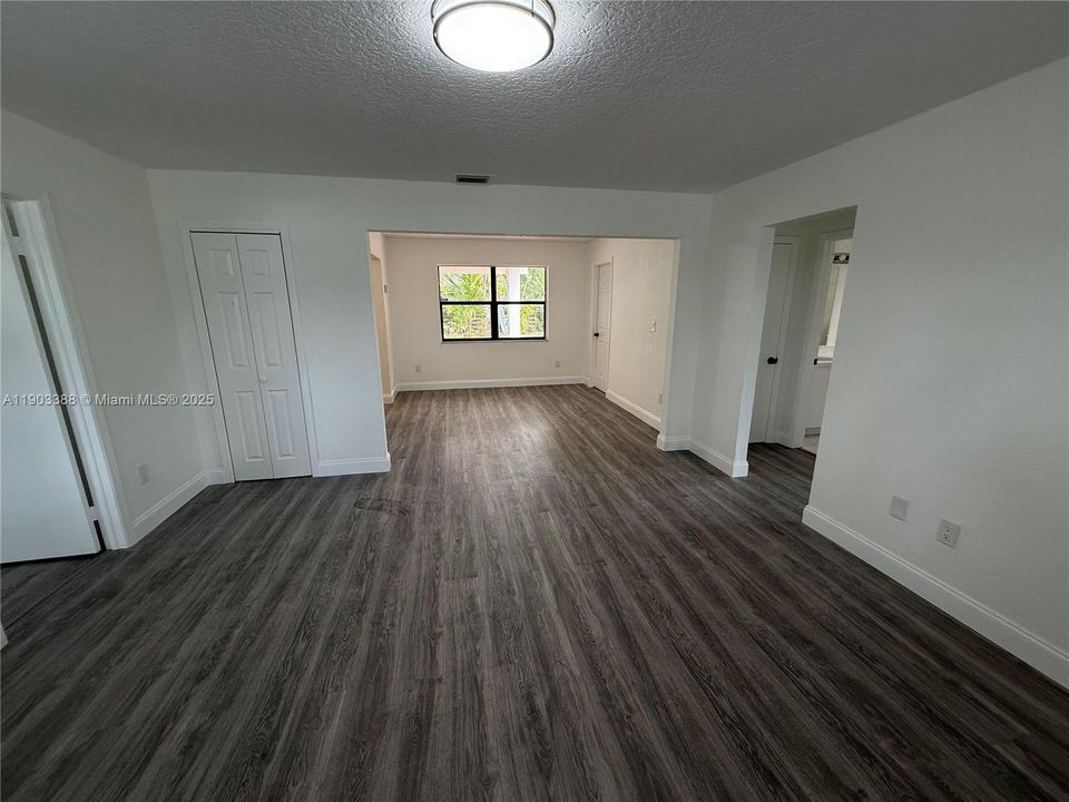 合同活跃: $3,200 (4 贝兹, 2 浴室, 1440 平方英尺)