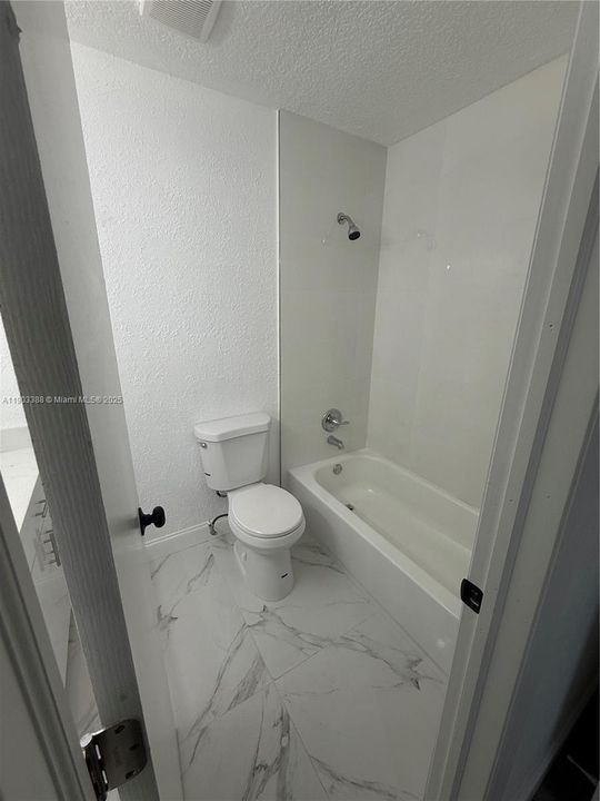 合同活跃: $3,200 (4 贝兹, 2 浴室, 1440 平方英尺)