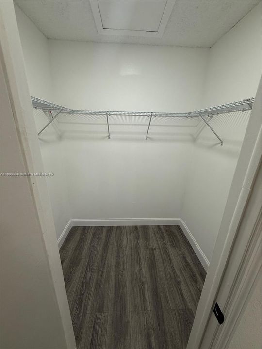 合同活跃: $3,200 (4 贝兹, 2 浴室, 1440 平方英尺)