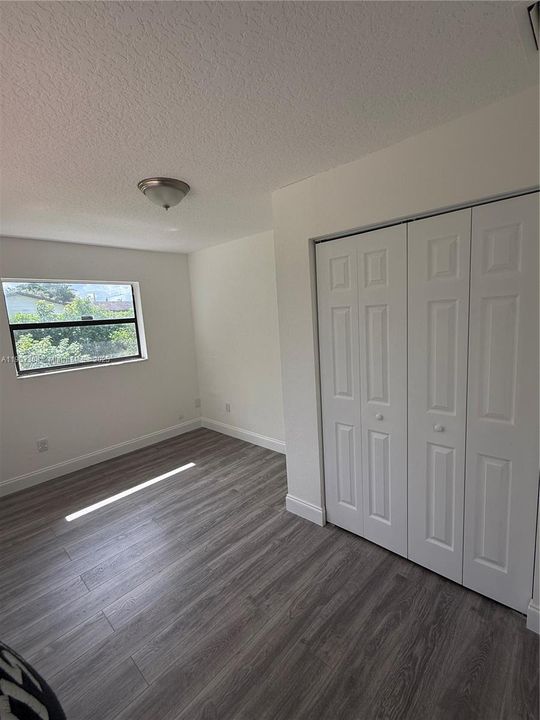 合同活跃: $3,200 (4 贝兹, 2 浴室, 1440 平方英尺)