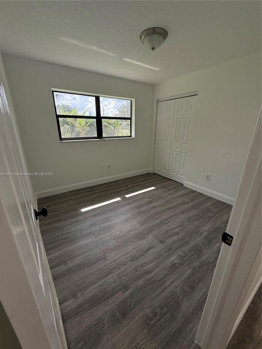 合同活跃: $3,200 (4 贝兹, 2 浴室, 1440 平方英尺)