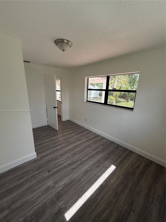 合同活跃: $3,200 (4 贝兹, 2 浴室, 1440 平方英尺)