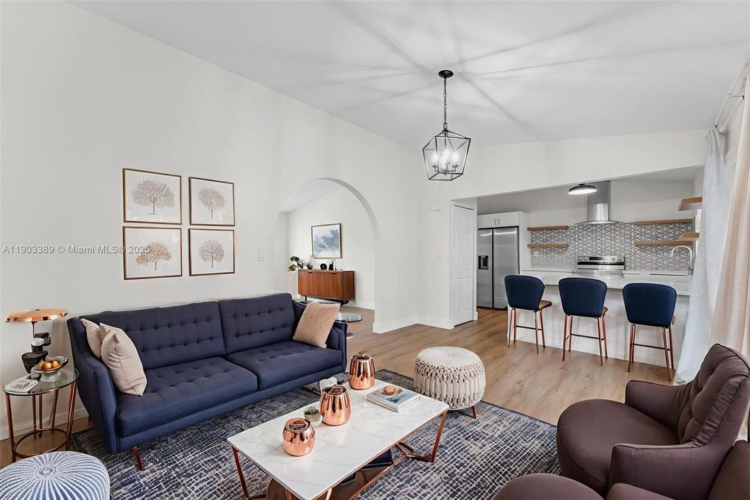 合同活跃: $638,440 (3 贝兹, 2 浴室, 1622 平方英尺)