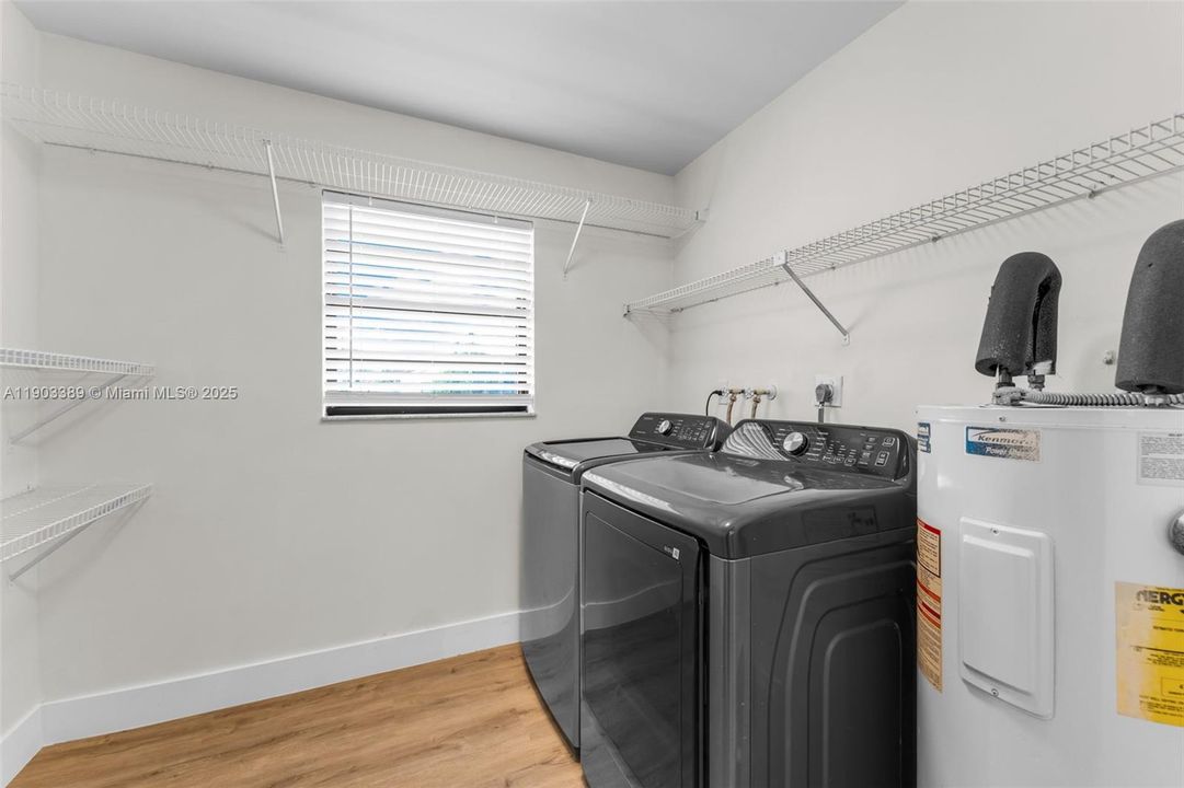 合同活跃: $638,440 (3 贝兹, 2 浴室, 1622 平方英尺)