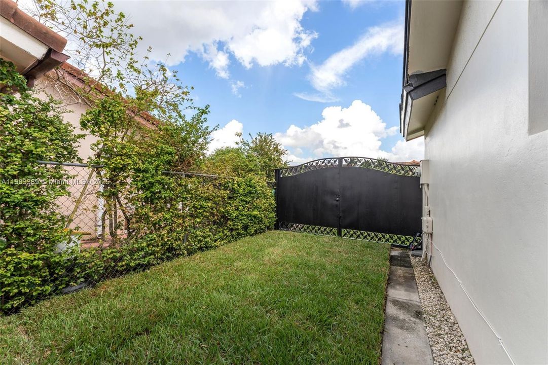 合同活跃: $638,440 (3 贝兹, 2 浴室, 1622 平方英尺)