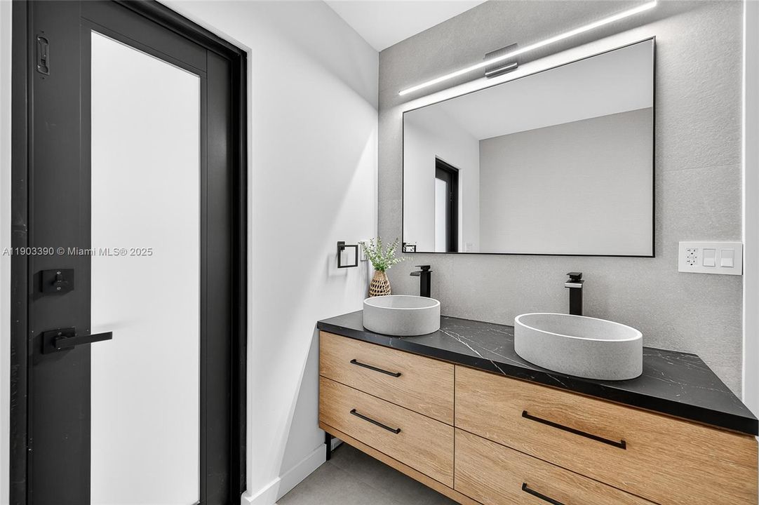 В аренду: $10,750 (6 спален, 4 ванн, 3286 Квадратных фут)