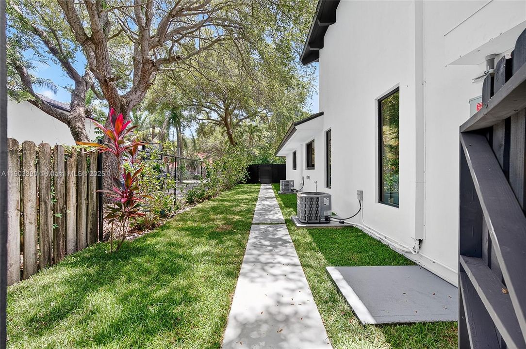 В аренду: $10,750 (6 спален, 4 ванн, 3286 Квадратных фут)