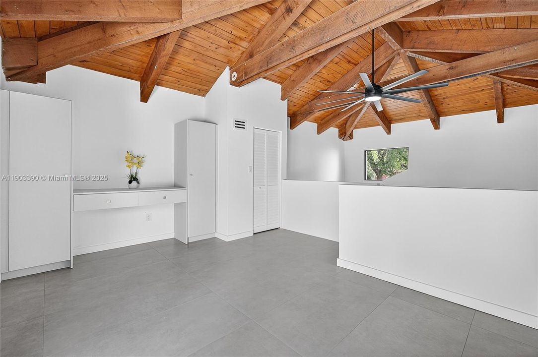 В аренду: $10,750 (6 спален, 4 ванн, 3286 Квадратных фут)