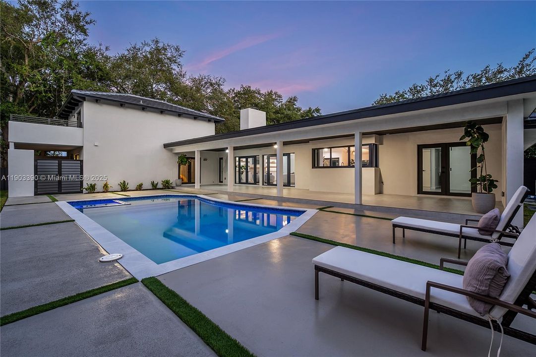 В аренду: $10,750 (6 спален, 4 ванн, 3286 Квадратных фут)