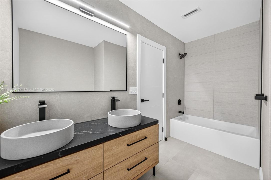 В аренду: $10,750 (6 спален, 4 ванн, 3286 Квадратных фут)