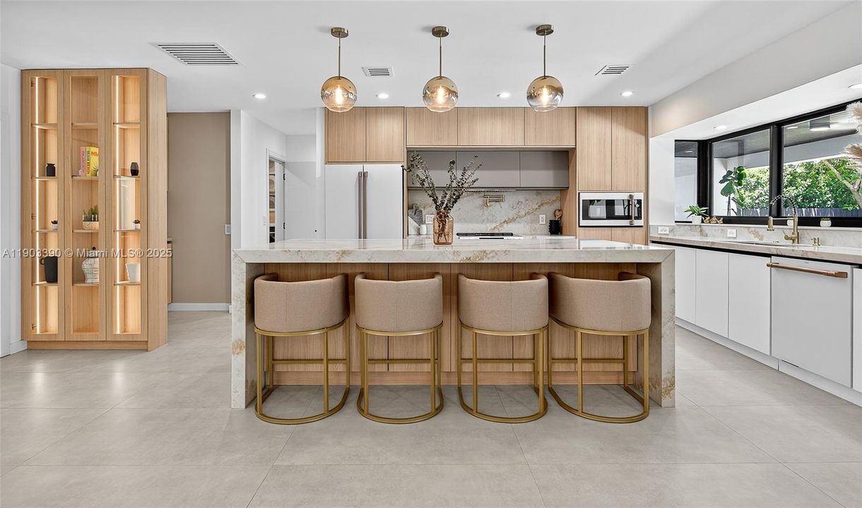 В аренду: $10,750 (6 спален, 4 ванн, 3286 Квадратных фут)