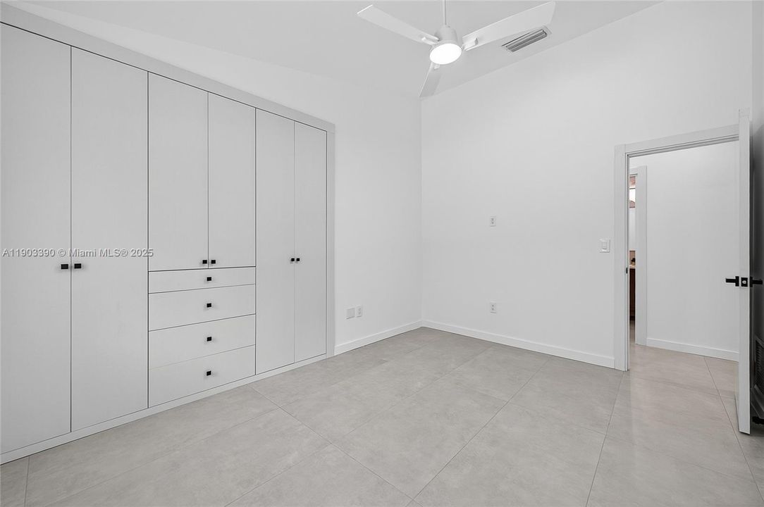 В аренду: $10,750 (6 спален, 4 ванн, 3286 Квадратных фут)