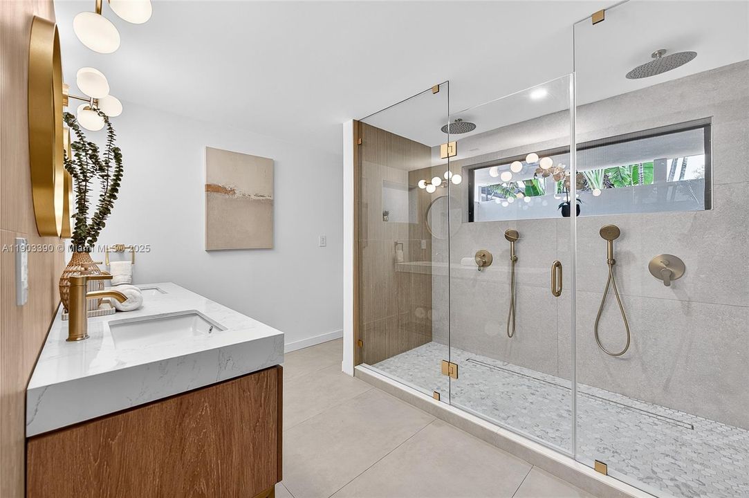 В аренду: $10,750 (6 спален, 4 ванн, 3286 Квадратных фут)