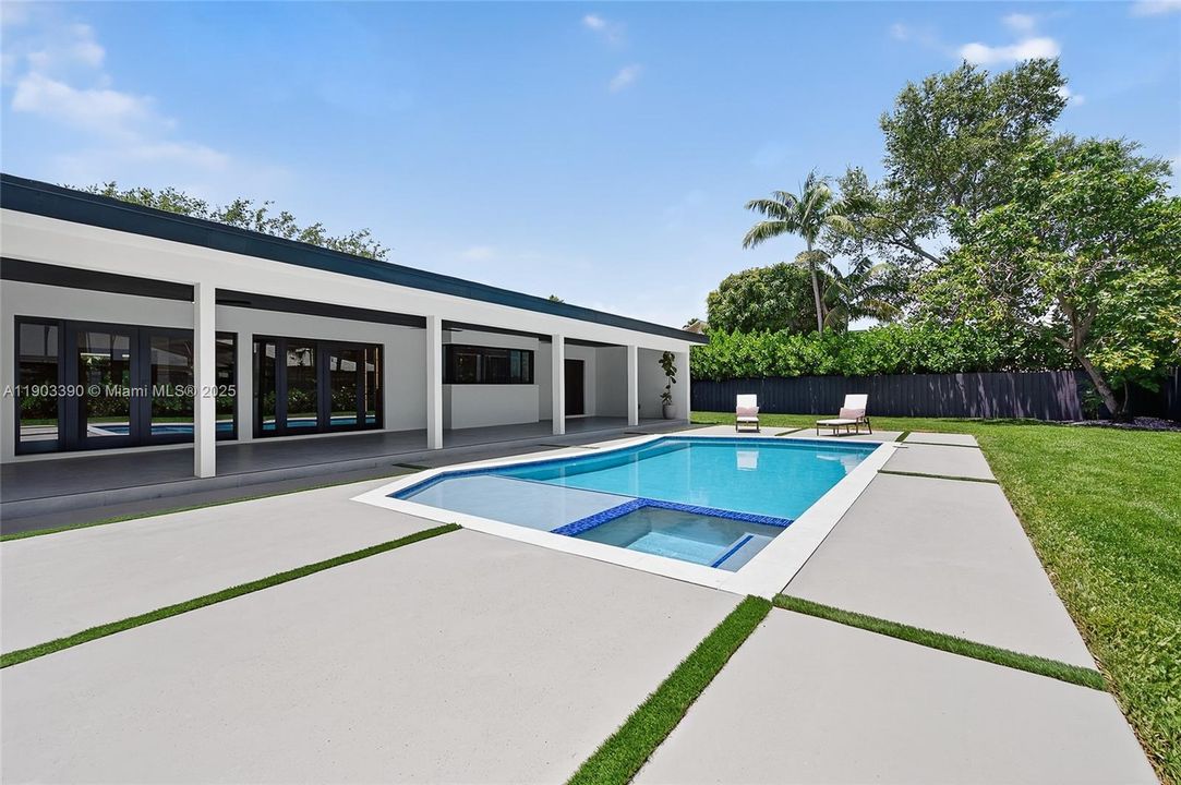 В аренду: $10,750 (6 спален, 4 ванн, 3286 Квадратных фут)