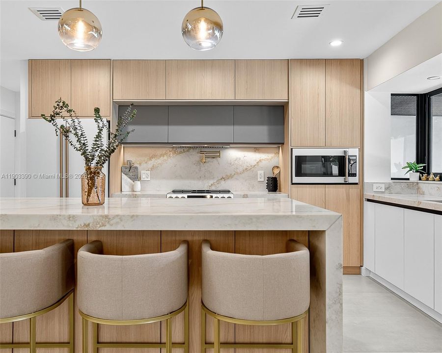 В аренду: $10,750 (6 спален, 4 ванн, 3286 Квадратных фут)