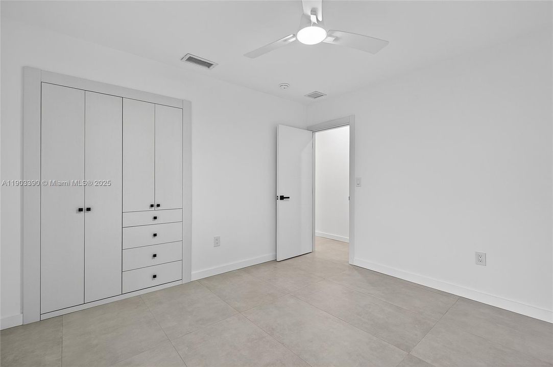 В аренду: $10,750 (6 спален, 4 ванн, 3286 Квадратных фут)