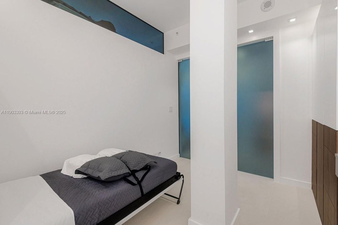 For Rent: $20,000 (1 beds, 1 baths, 850 Square Feet)