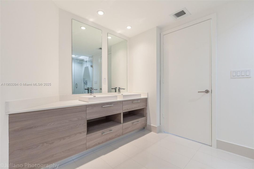Active With Contract: $6,700 (2 beds, 2 baths, 1279 Square Feet)