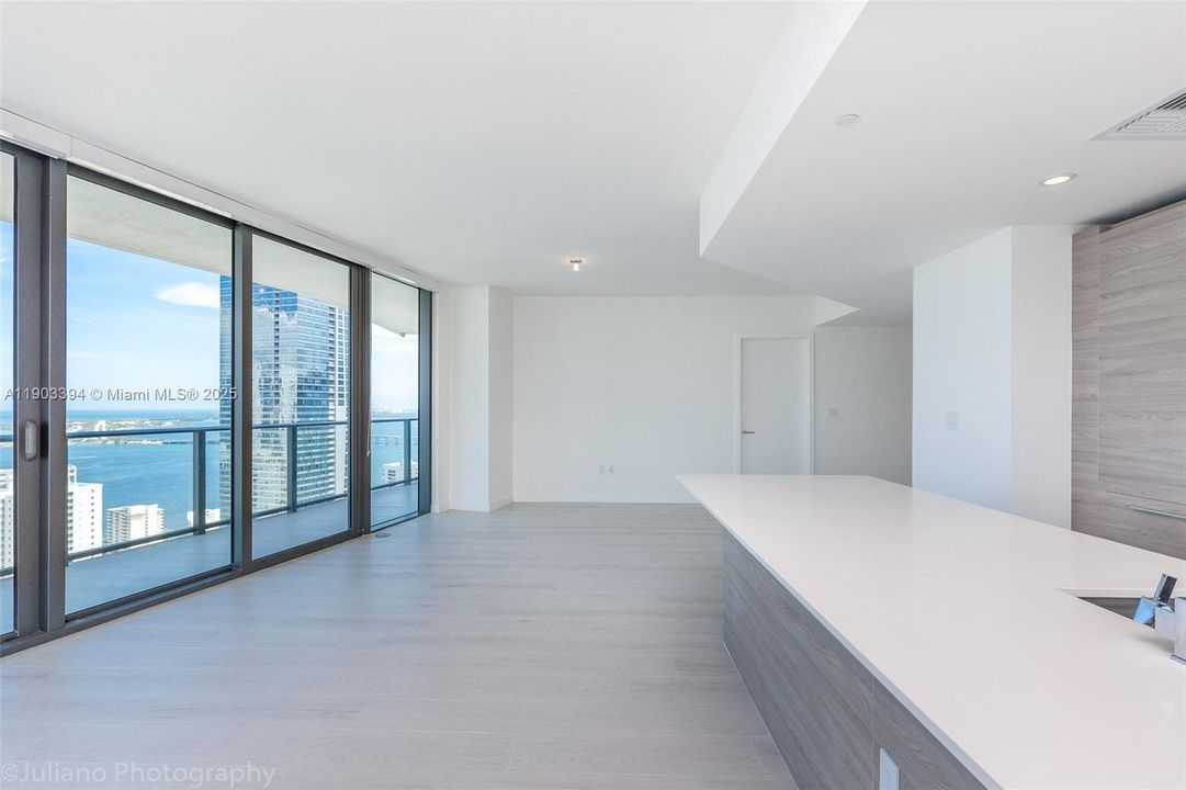 Active With Contract: $6,700 (2 beds, 2 baths, 1279 Square Feet)