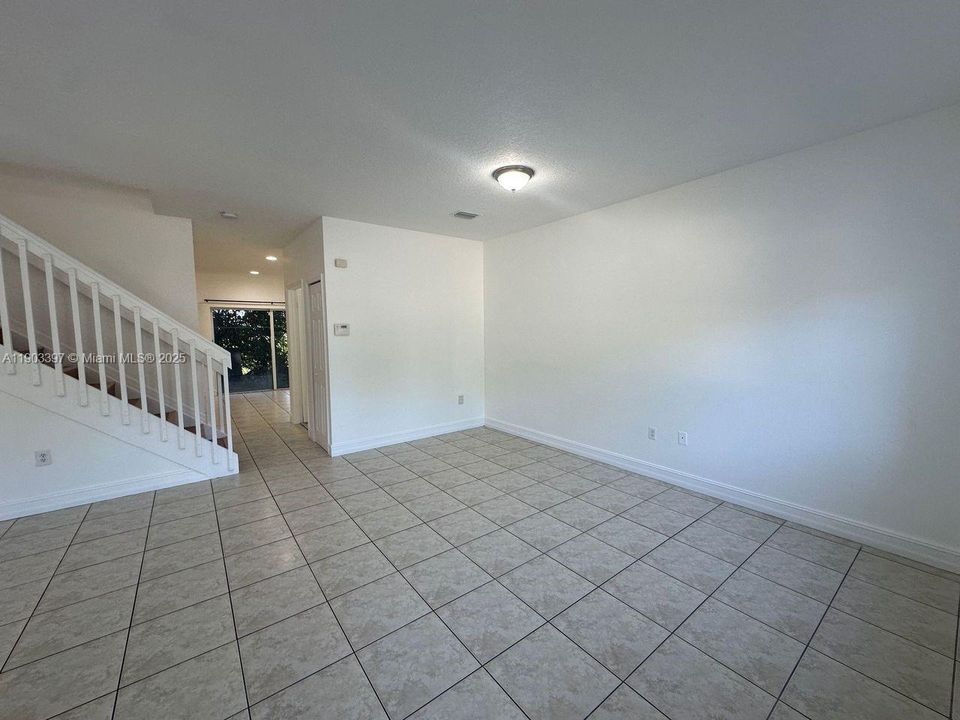 В аренду: $2,200 (3 спален, 2 ванн, 1509 Квадратных фут)