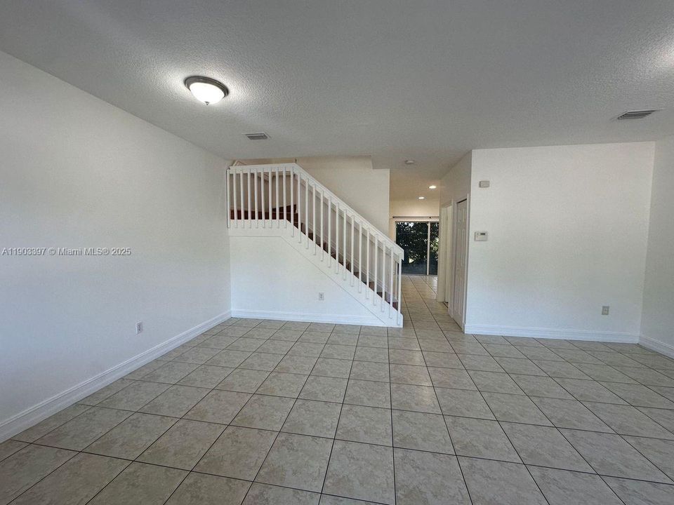 В аренду: $2,200 (3 спален, 2 ванн, 1509 Квадратных фут)