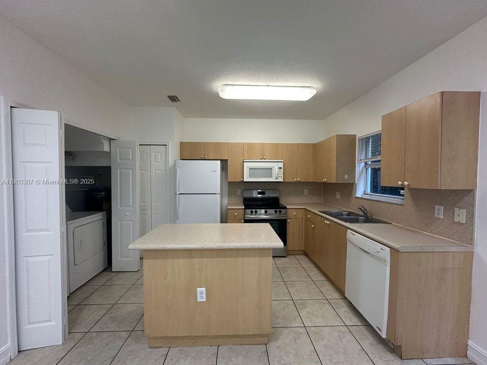 В аренду: $2,200 (3 спален, 2 ванн, 1509 Квадратных фут)