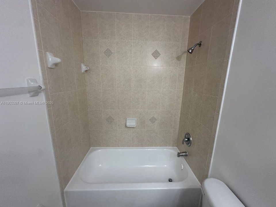 В аренду: $2,200 (3 спален, 2 ванн, 1509 Квадратных фут)