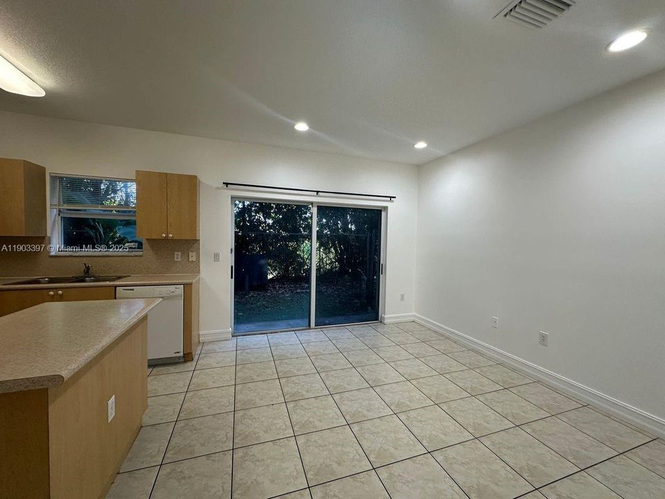 В аренду: $2,200 (3 спален, 2 ванн, 1509 Квадратных фут)