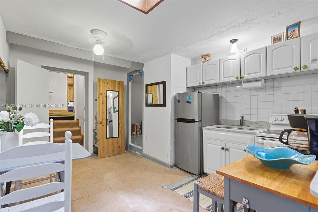 待售: $406,125 (2 贝兹, 2 浴室, 795 平方英尺)