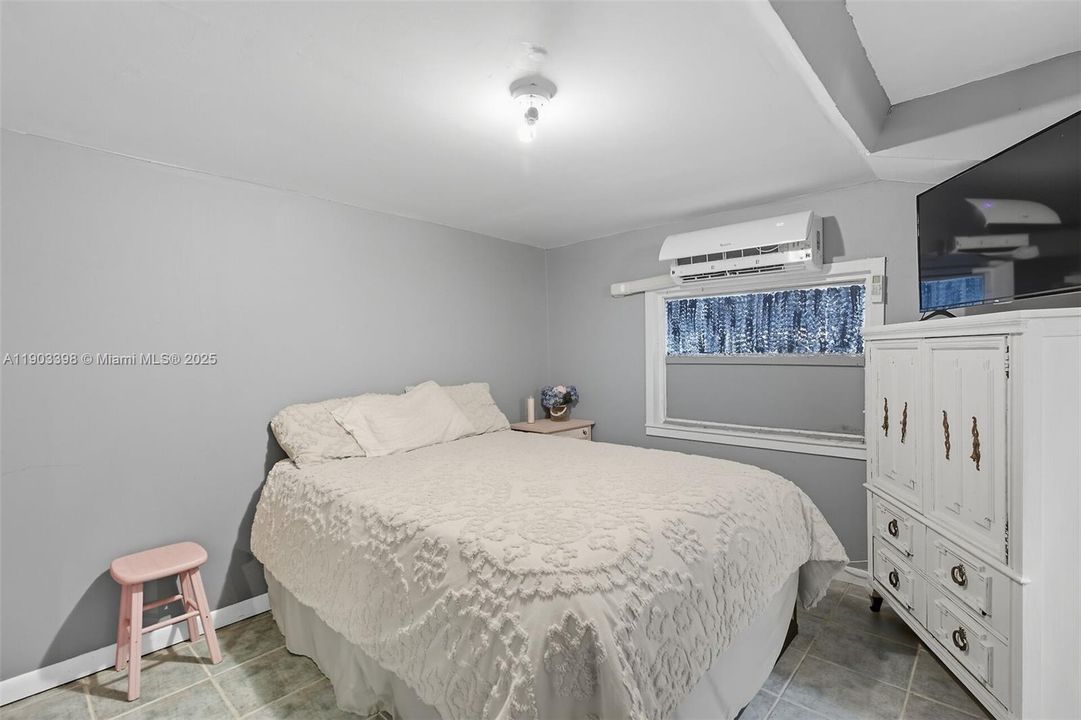 待售: $406,125 (2 贝兹, 2 浴室, 795 平方英尺)