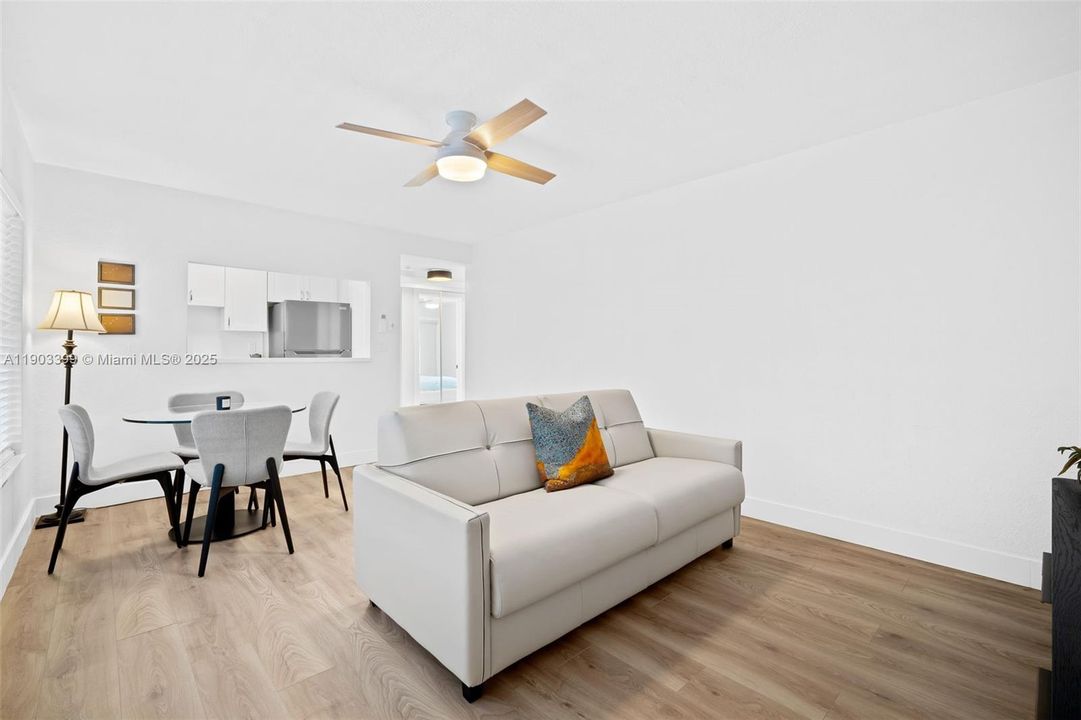 出租: $3,000 (1 贝兹, 1 浴室, 590 平方英尺)