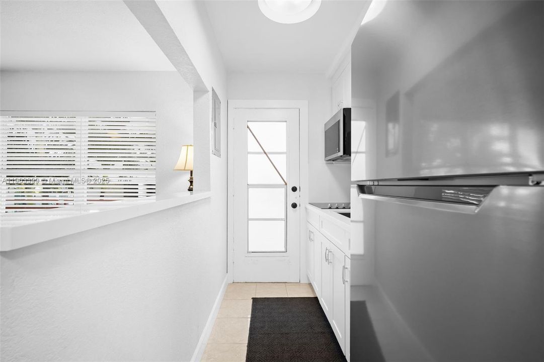 出租: $3,000 (1 贝兹, 1 浴室, 590 平方英尺)