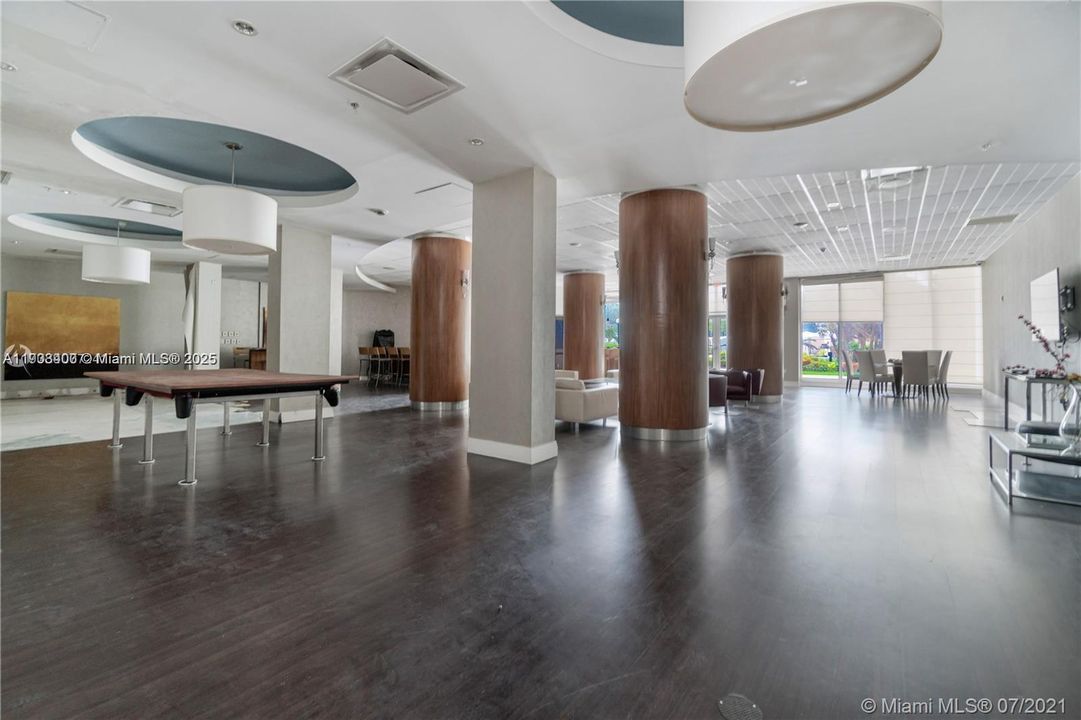 Recently Rented: $2,000 (1 beds, 1 baths, 817 Square Feet)