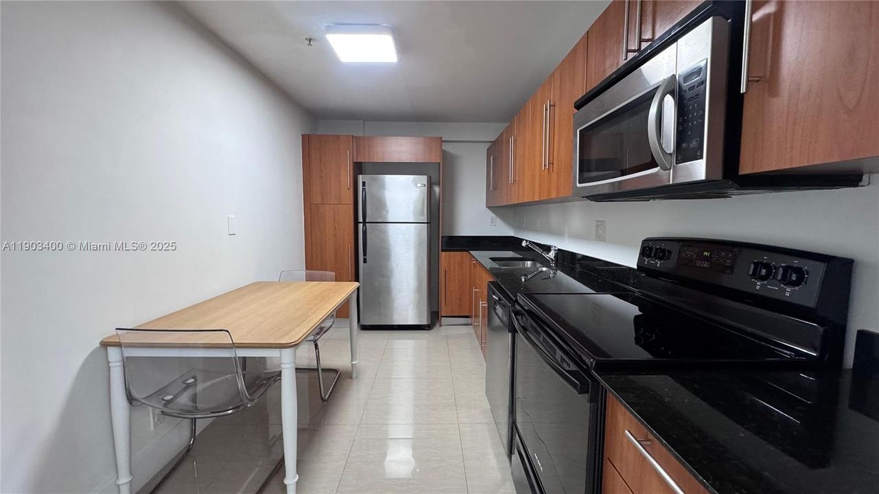 Recently Rented: $2,000 (1 beds, 1 baths, 817 Square Feet)