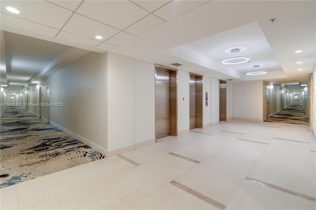 Recently Rented: $2,000 (1 beds, 1 baths, 817 Square Feet)