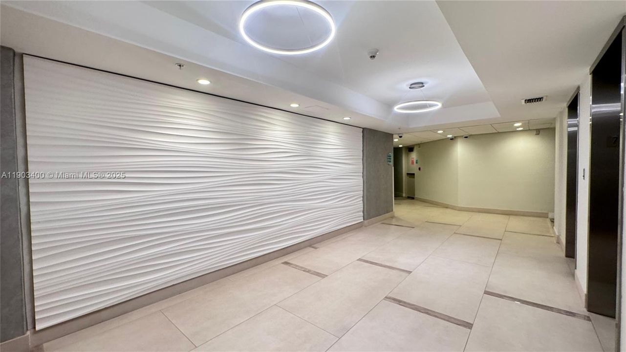 Recently Rented: $2,000 (1 beds, 1 baths, 817 Square Feet)