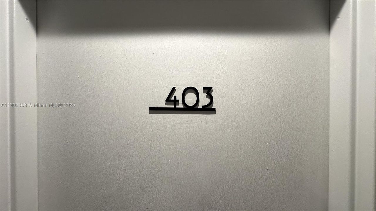 For Sale: $970,000 (2 beds, 2 baths, 1324 Square Feet)