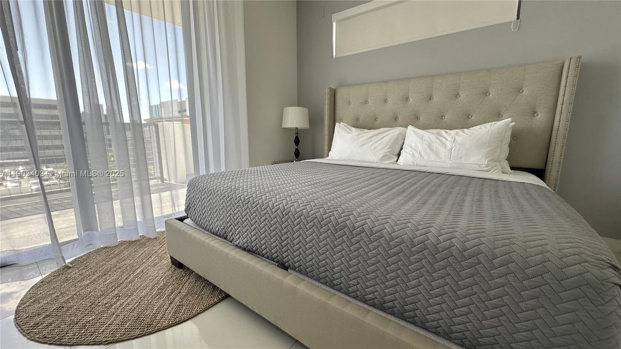 For Sale: $970,000 (2 beds, 2 baths, 1324 Square Feet)